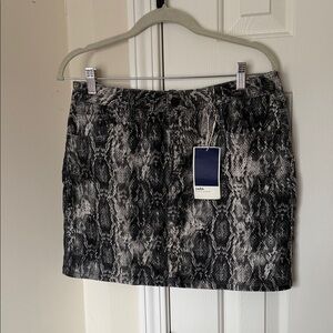 NWT Zara Monochrome Snake Print Mini Skirt